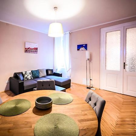 Jules' Sunny, Spacious And Central Apartment Sibiu Ngoại thất bức ảnh