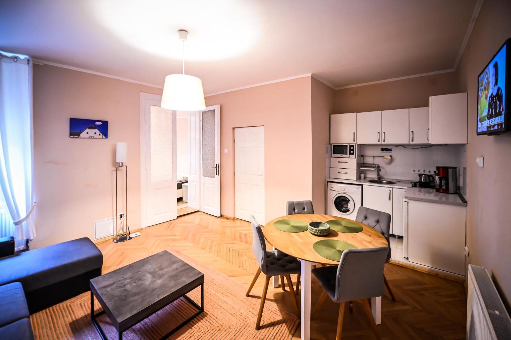 Jules' Sunny, Spacious And Central Apartment Sibiu Ngoại thất bức ảnh